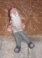 Kantensitzer Santa 'Tomte' aus Keramik 10 cm