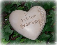 Gedenkherz 'In stillem Gedenken' aus Polyresin 9 cm