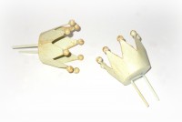 Stecker 'Krone' aus Metall creme