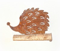 Igel Metall rost auf Holz 26 cm