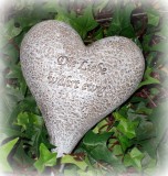 Gedenkherz 'Liebe whrt ewig' aus Polyresin 14 cm