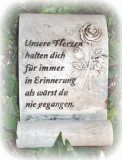 Grabdekoration Schriftrolle 'Unsere Herzen' aus Polyresin 18 cm