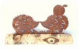 Igel Metall rost auf Holz 20 cm